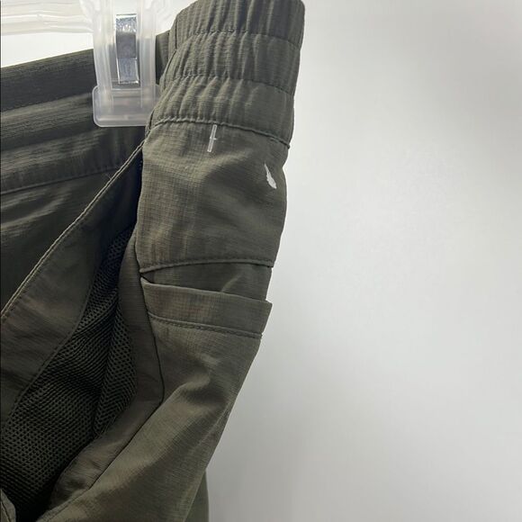 The North Face Green Athletic Shorts Lightweight Design - Picture 2 of 5